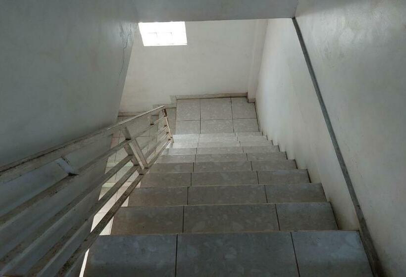 Отель Oyo 92041 Borneo