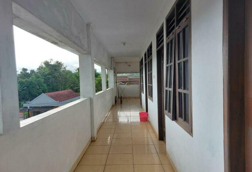 Отель Oyo 92041 Borneo