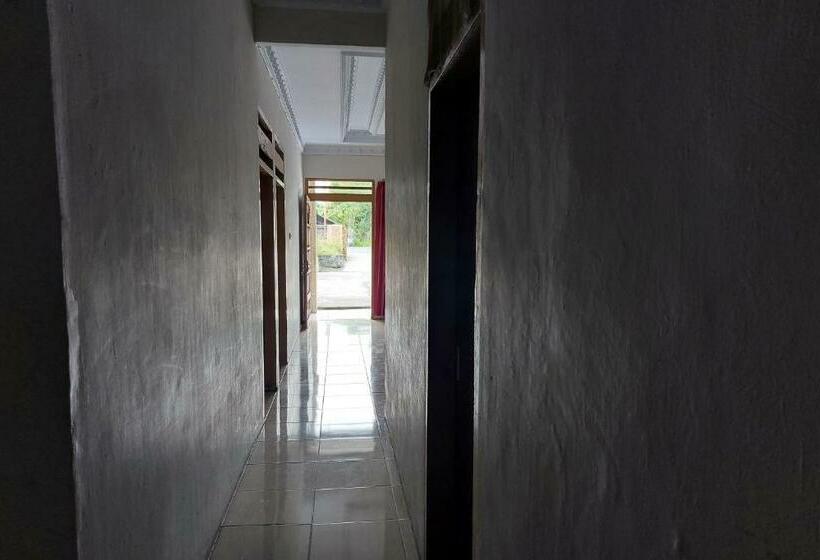 Отель Oyo 92041 Borneo