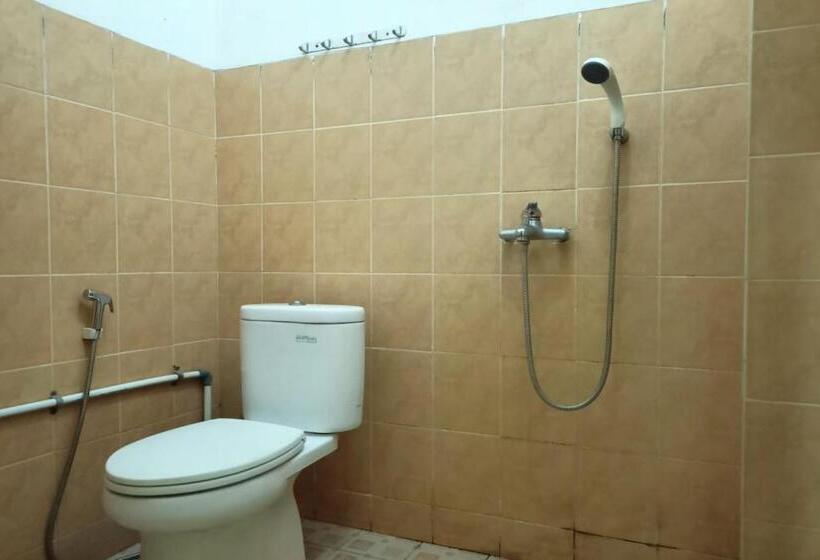 Отель Oyo 92041 Borneo