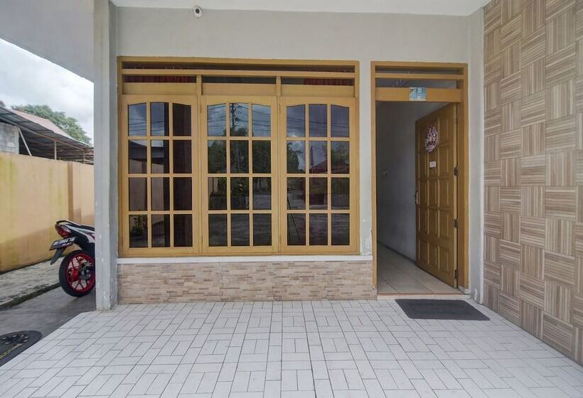 Отель Oyo 92041 Borneo