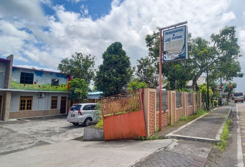 Отель Oyo 92041 Borneo