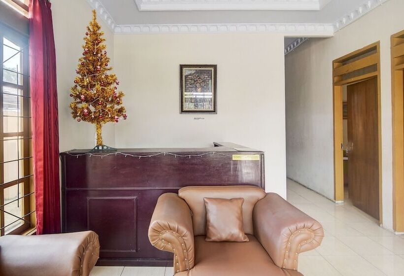 Отель Oyo 92041 Borneo