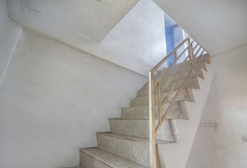 Отель Oyo 92041 Borneo