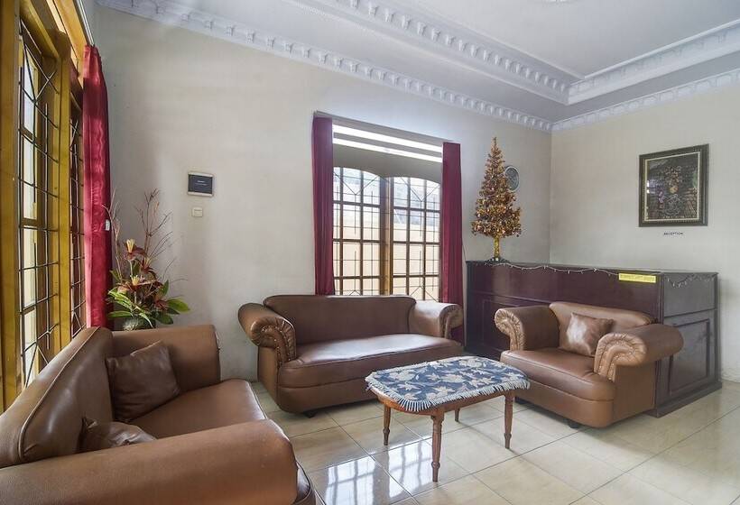 Отель Oyo 92041 Borneo