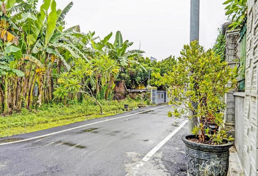 فندق Oyo 92043 Kost Barokah Syariah Madiun