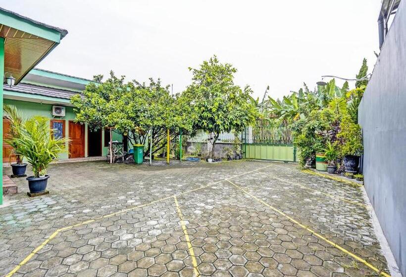 فندق Oyo 92043 Kost Barokah Syariah Madiun