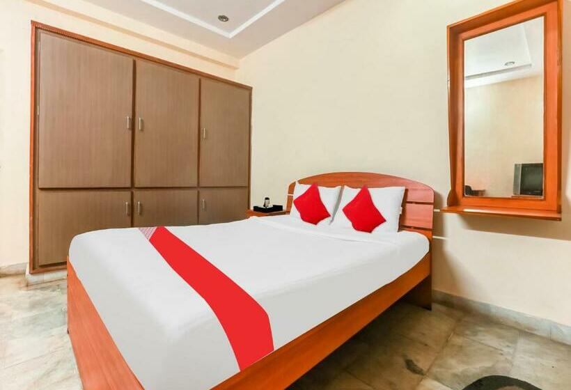 בית מלון כפרי Oyo Flagship 80564 The Central Guest House