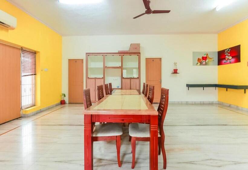 בית מלון כפרי Oyo Flagship 80564 The Central Guest House