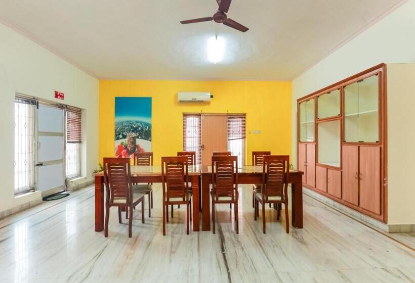 בית מלון כפרי Oyo Flagship 80564 The Central Guest House