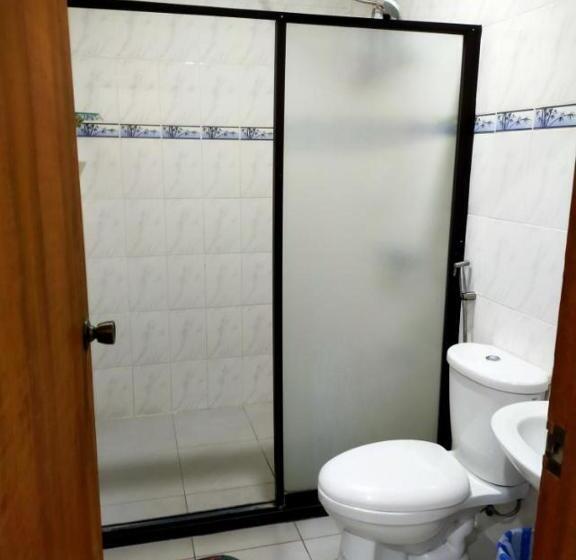 Platinum Hotel By Bluebookers