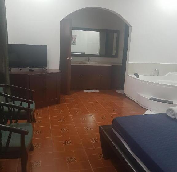 Platinum Hotel By Bluebookers