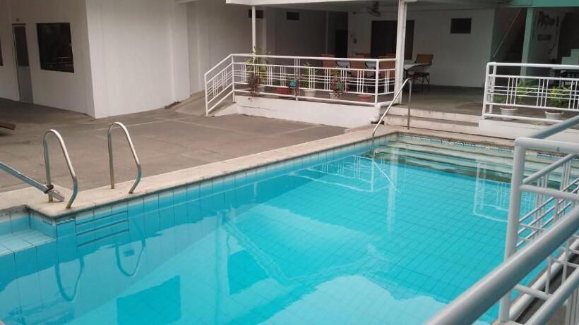 Platinum Hotel By Bluebookers