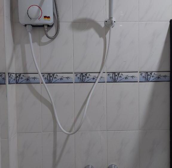 Platinum Hotel By Bluebookers