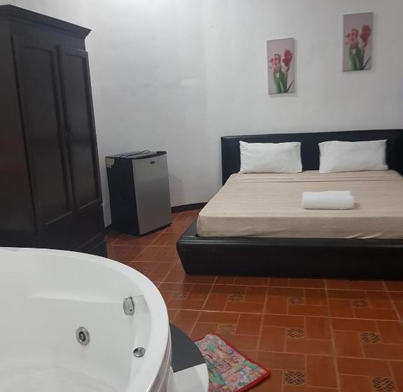 Platinum Hotel By Bluebookers