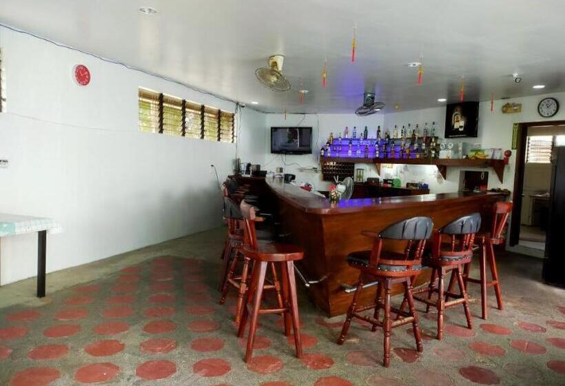 Platinum Hotel By Bluebookers