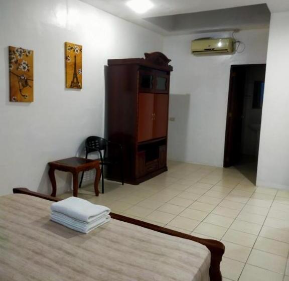 Platinum Hotel By Bluebookers