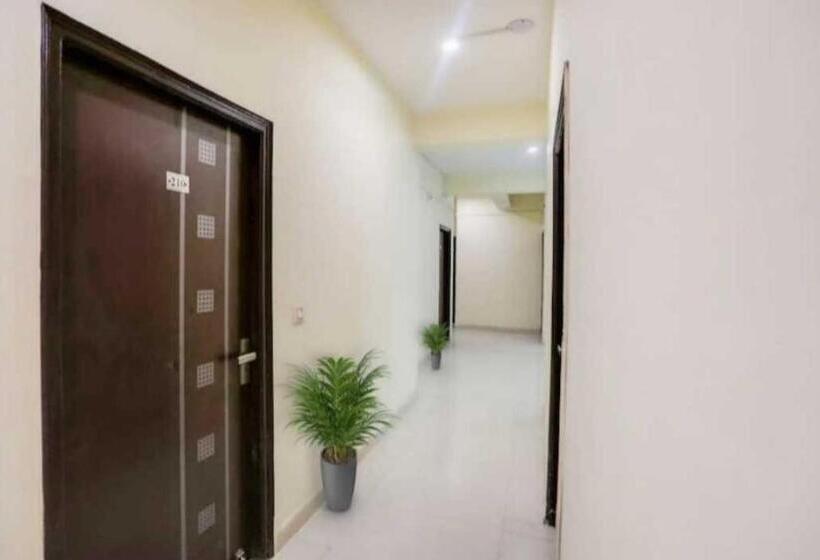 호텔 Pop 70277 Oyo  Welcome