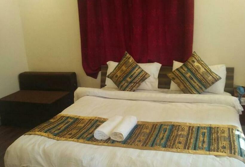 בית מלון כפרי Sea Breeze Beach Resort