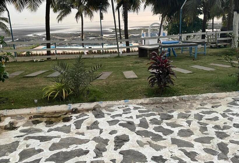 فندق Sea Breeze Beach Resort