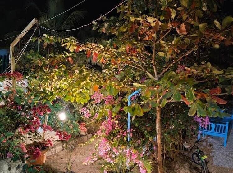 בית מלון כפרי Sea Breeze Beach Resort