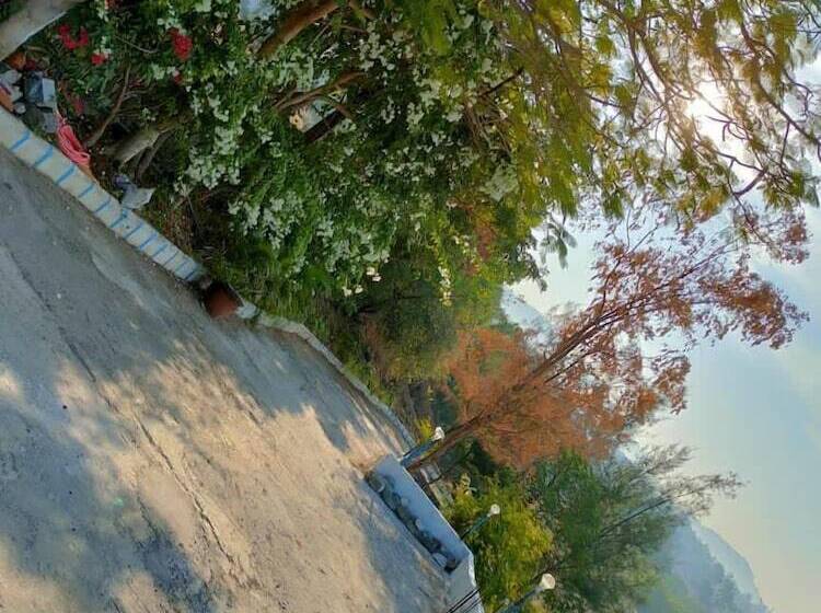 בית מלון כפרי Sea Breeze Beach Resort