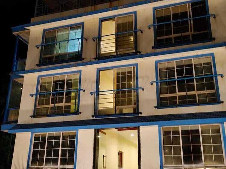 בית מלון כפרי Sea Breeze Beach Resort