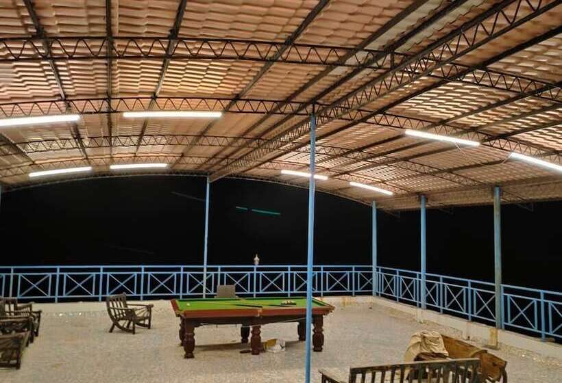 בית מלון כפרי Sea Breeze Beach Resort