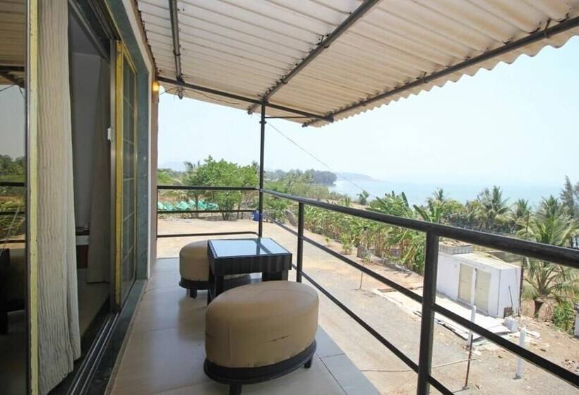 בית מלון כפרי Sea Breeze Beach Resort