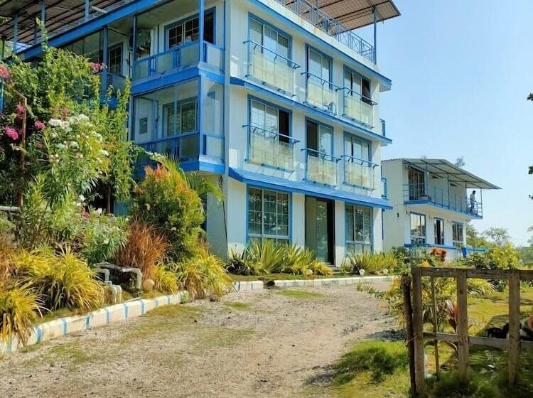 בית מלון כפרי Sea Breeze Beach Resort