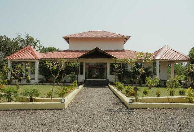 בית מלון כפרי The Infinity Pench Resort