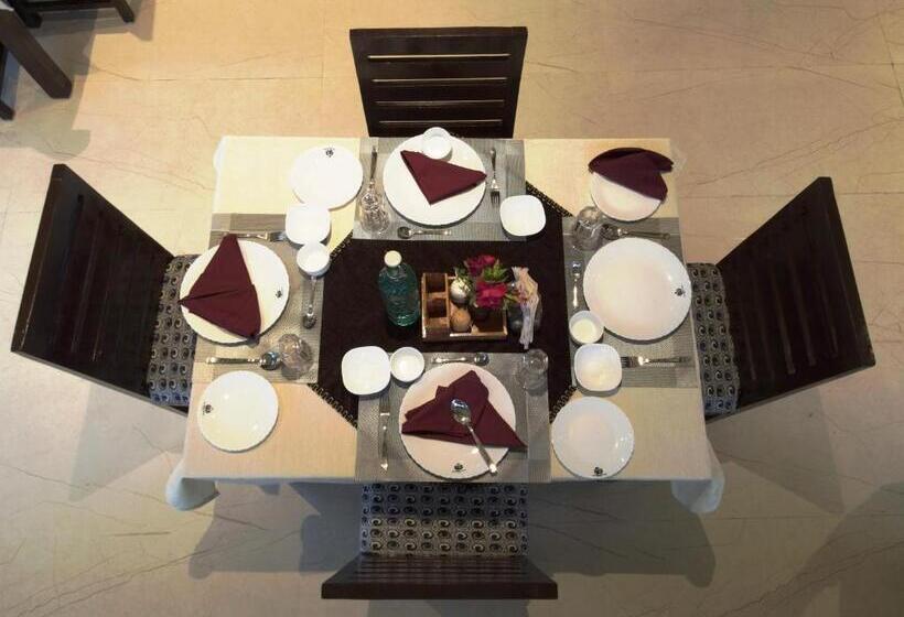 בית מלון כפרי The Infinity Pench Resort