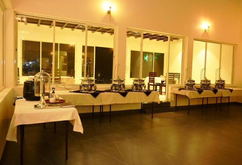 בית מלון כפרי The Infinity Pench Resort