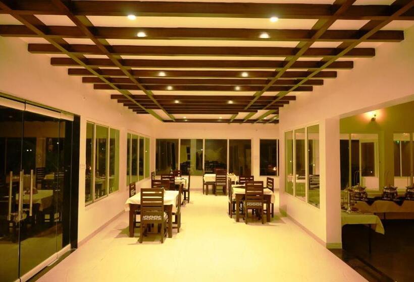 בית מלון כפרי The Infinity Pench Resort