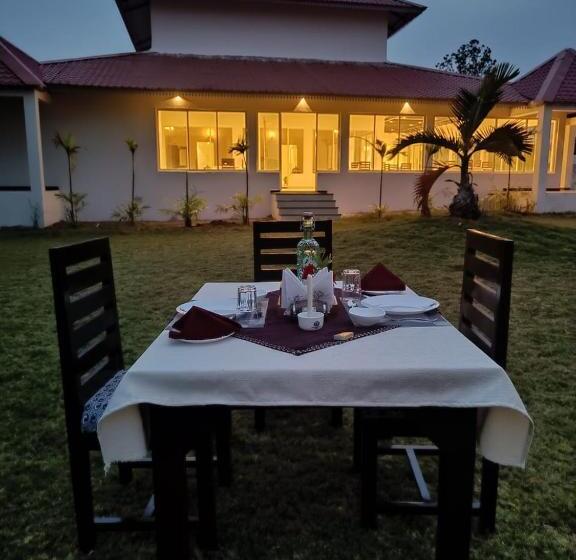 בית מלון כפרי The Infinity Pench Resort