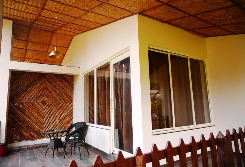 בית מלון כפרי The Infinity Pench Resort