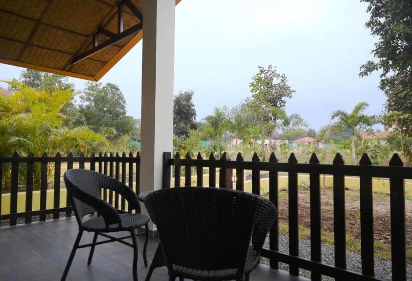 בית מלון כפרי The Infinity Pench Resort