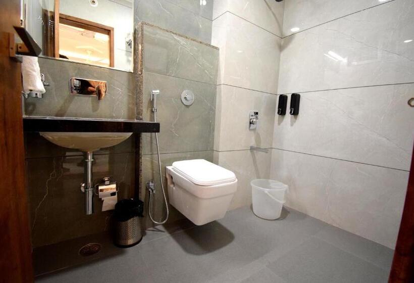 The Sky Imperial Hotel Sugam   10 Meters From Shrinathji Temple