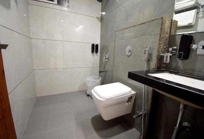 The Sky Imperial Hotel Sugam   10 Meters From Shrinathji Temple