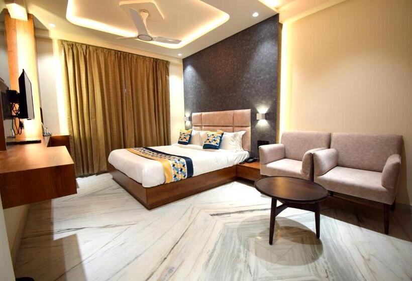 The Sky Imperial Hotel Sugam   10 Meters From Shrinathji Temple