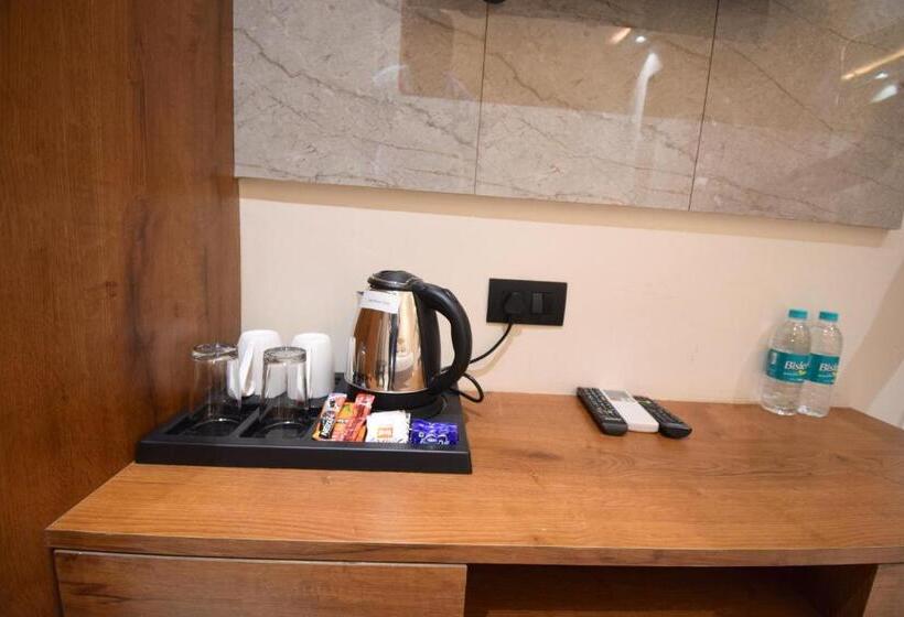 The Sky Imperial Hotel Sugam   10 Meters From Shrinathji Temple