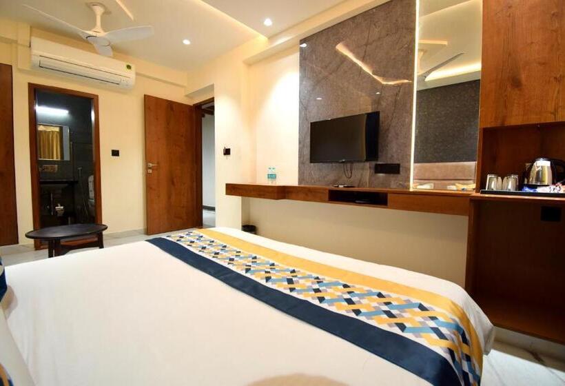 The Sky Imperial Hotel Sugam   10 Meters From Shrinathji Temple