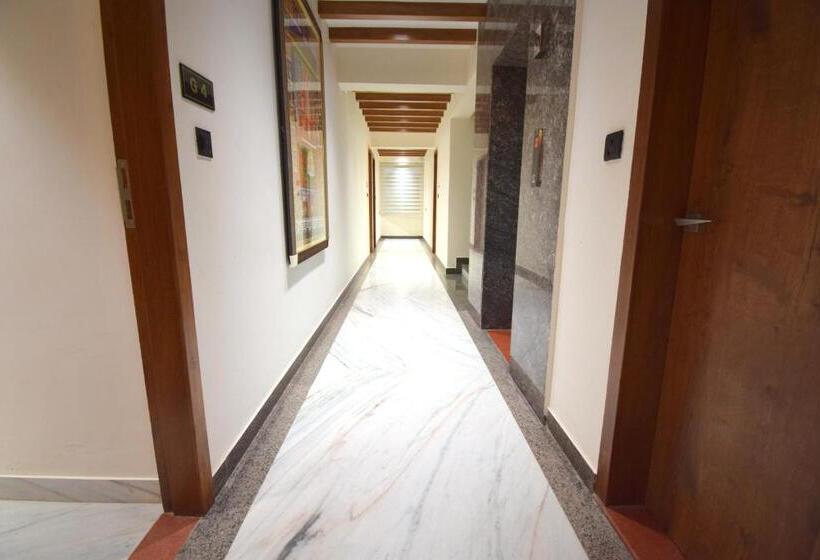 The Sky Imperial Hotel Sugam   10 Meters From Shrinathji Temple