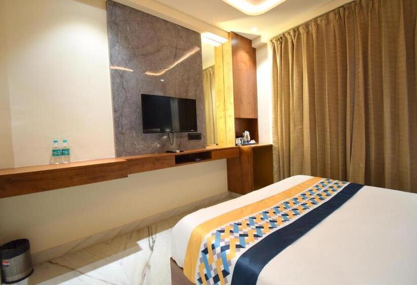 The Sky Imperial Hotel Sugam   10 Meters From Shrinathji Temple