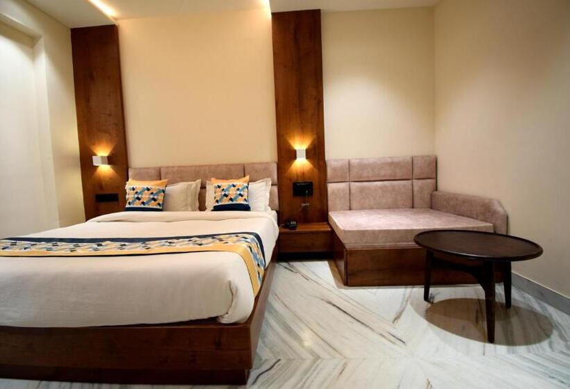 The Sky Imperial Hotel Sugam   10 Meters From Shrinathji Temple