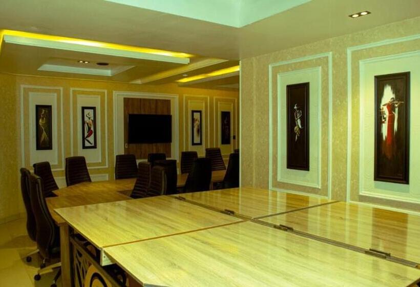 هتل Tn Max Luxury Home