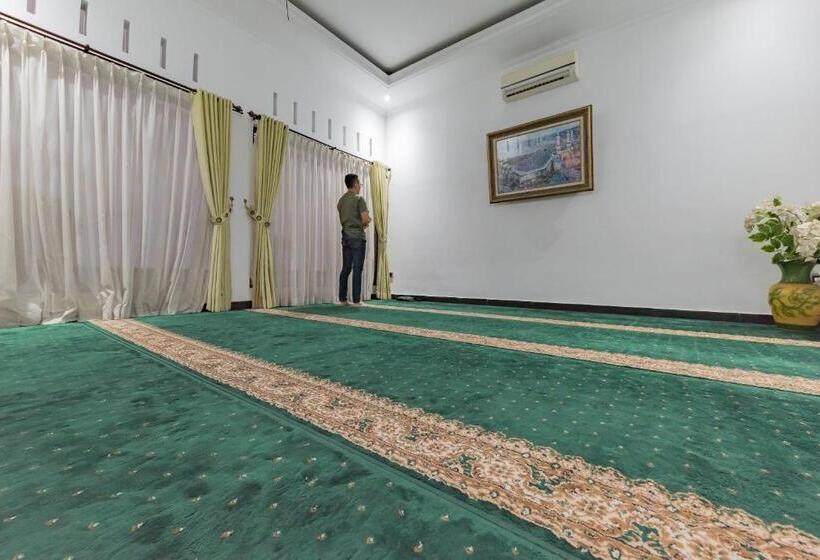 Urbanview Hotel Khayrizsan Tasikmalaya By Reddoorz