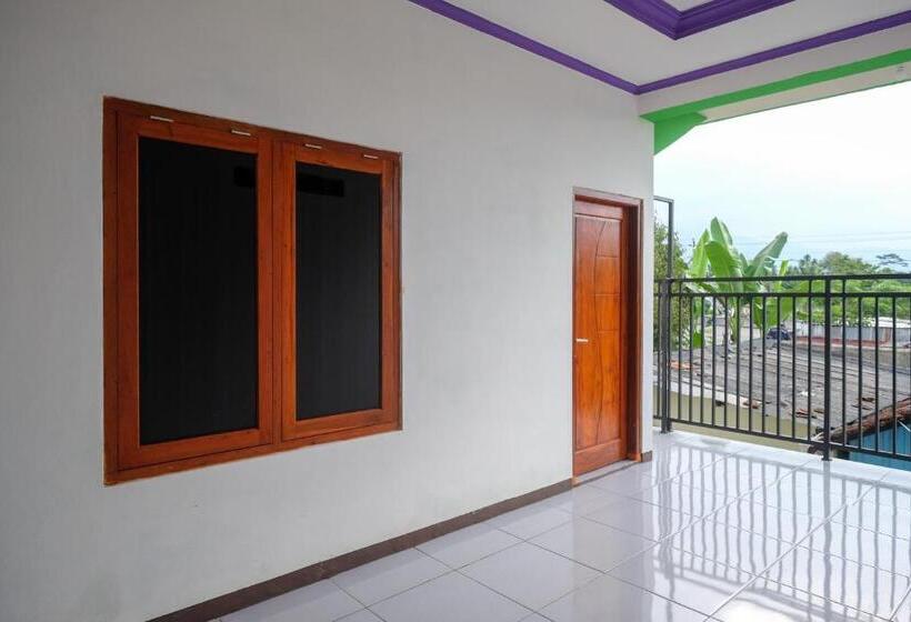 בית מלון כפרי Urbanview Syariah Zidney 3 Salatiga By Reddoorz