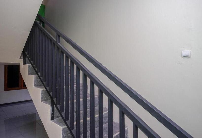 בית מלון כפרי Urbanview Syariah Zidney 3 Salatiga By Reddoorz