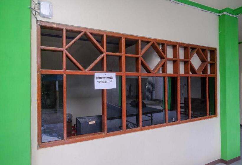 בית מלון כפרי Urbanview Syariah Zidney 3 Salatiga By Reddoorz